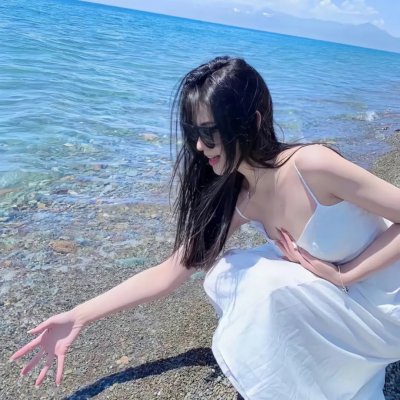 沙滩上的夏娃